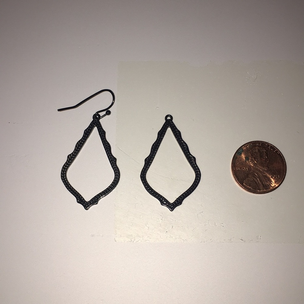 Kendra Scott Sophia style gunmetal drop earrings